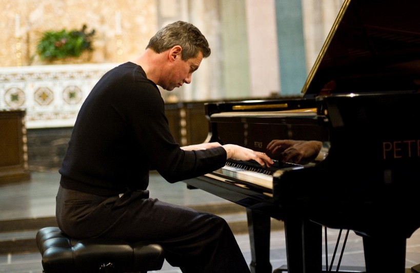 Classical pianist Mark Valenti