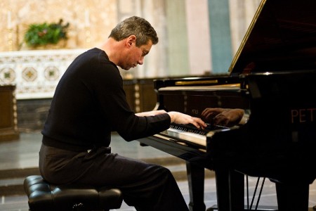 Mark Valenti classical pianist